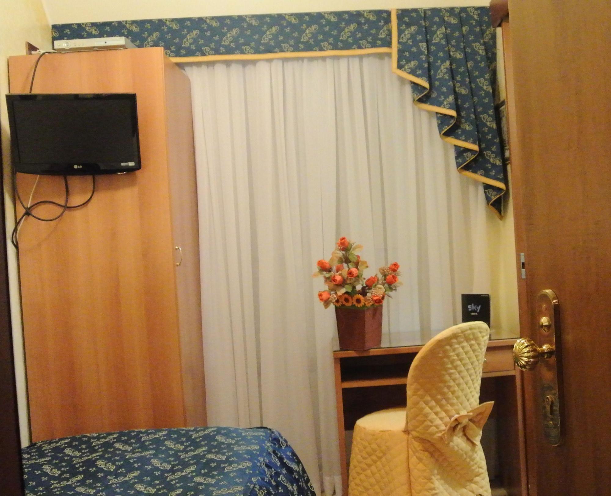Hotel Assisi Рим Екстериор снимка