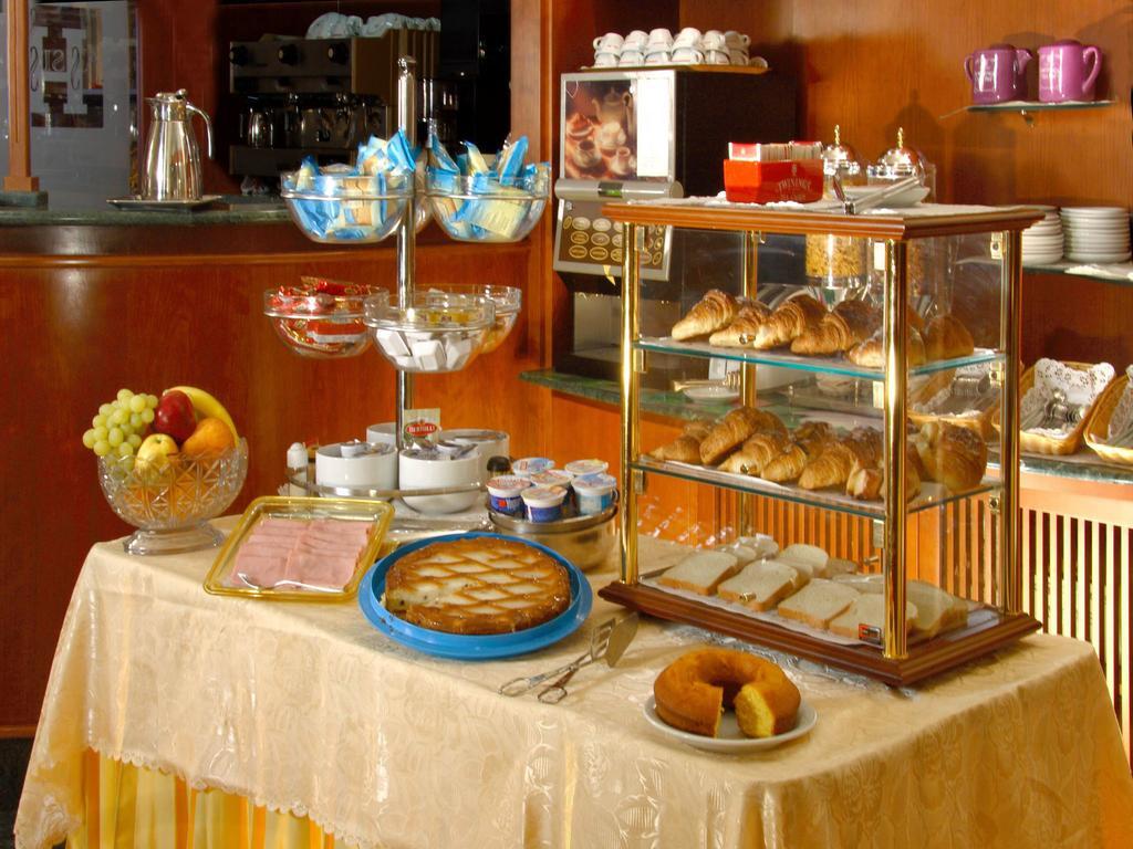 Hotel Assisi Рим Екстериор снимка