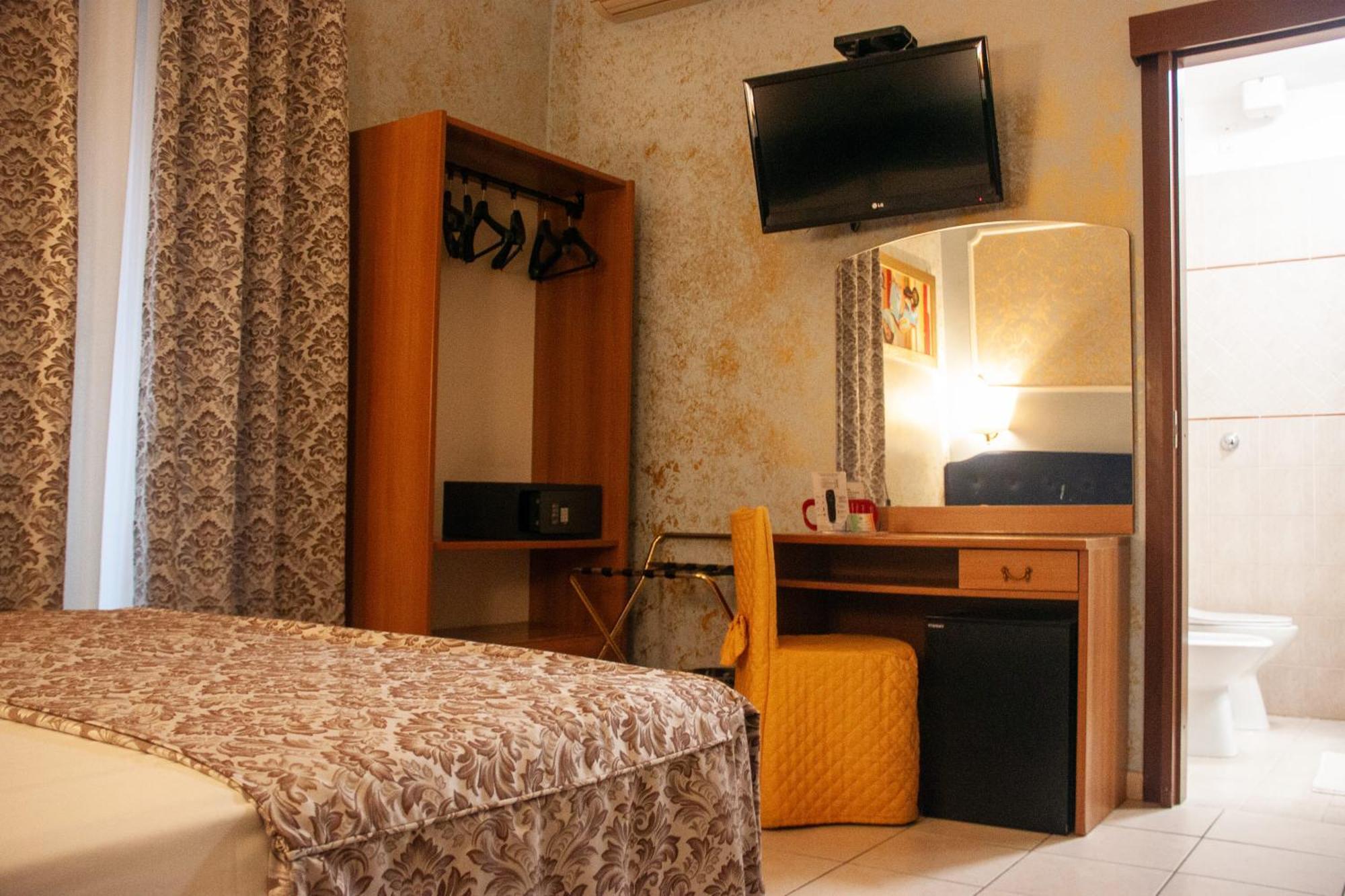 Hotel Assisi Рим Екстериор снимка